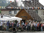 vor dem Backhaus